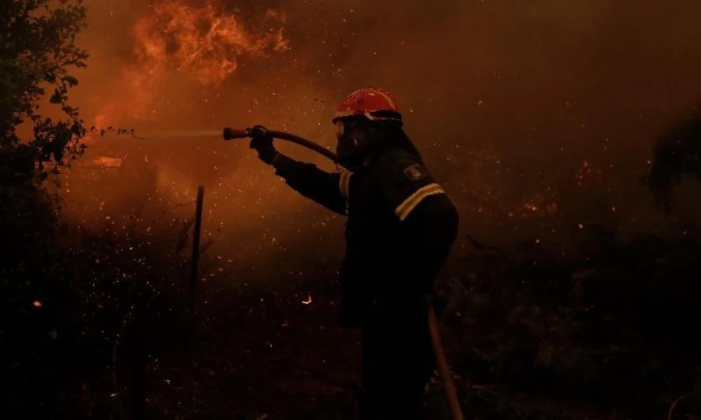 Φωτιά στην Εύβοια: Ελπίδες για οριοθέτηση του πύρινου μετώπου εντός της ημέρας - Διαρκής μάχη με τις αναζωπυρώσεις